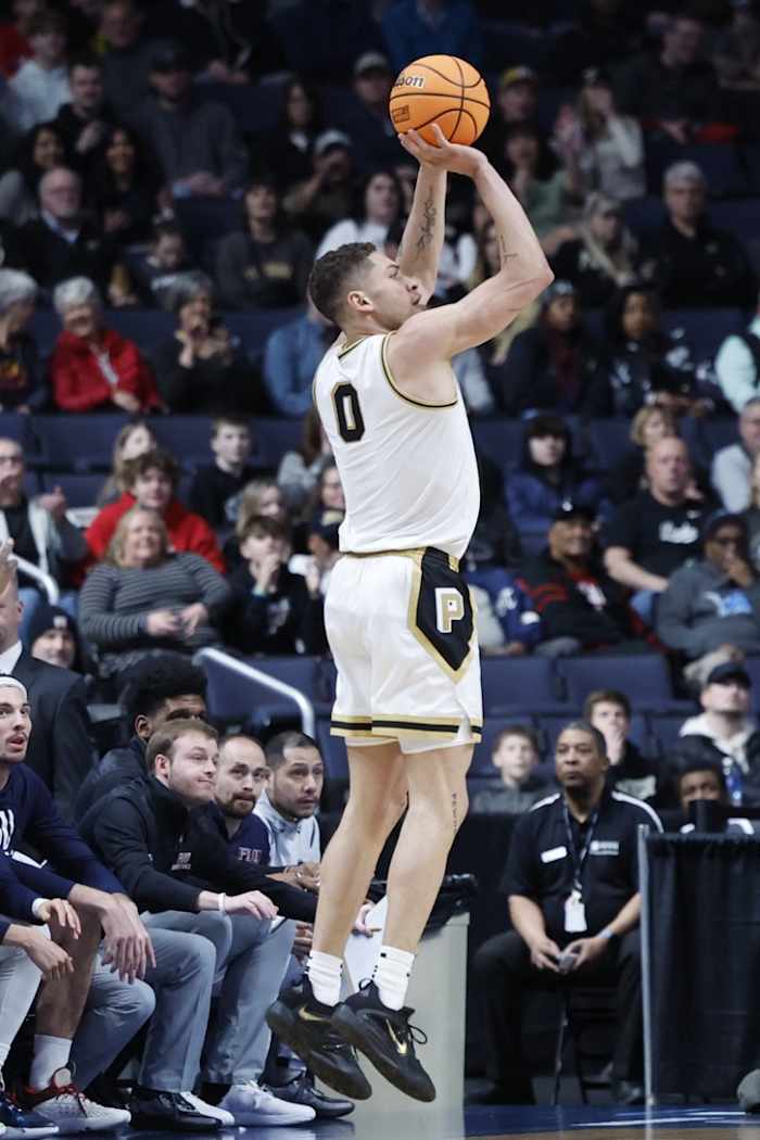 Mason Gillis (0) shoots the ball in the first half against the Fairleigh Dickinson Knights at Nationwide Arena.